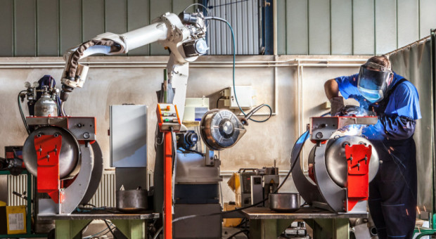 Ministerstwo Edukacji i Nauki chce, by konsultowane właśnie zmiany obowiązywały od września 2021 roku (Fot. Shutterstock) Technik dekarstwa, robotyk, podolog. Nowe zawody czekają na opinie