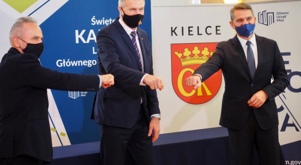 Zawarcie umowy dotyczącej przekazania terenu między miastem Kielce, politechniką Świętokrzyska a GUM (fot. gum.gov.pl) W Kielcach powstanie Świętokrzyski Kampus Laboratoryjny Głównego Urzędu Miar
