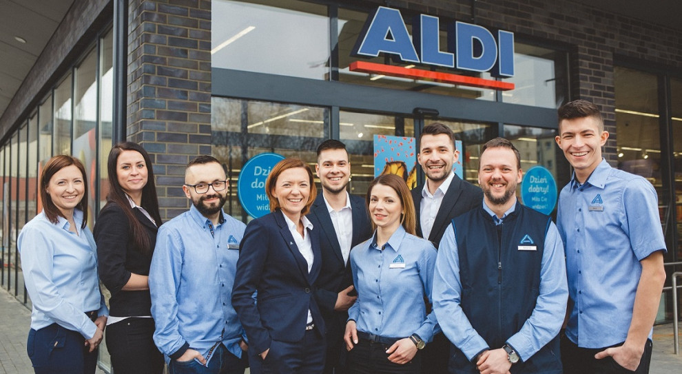 Obecnie zarobki w sklepach i magazynie Aldi zaczynają się od 3000 zł brutto (Fot. Aldi) Aldi na koniec roku dziękuje pracownikom bonami. Od stycznia podnosi pensje