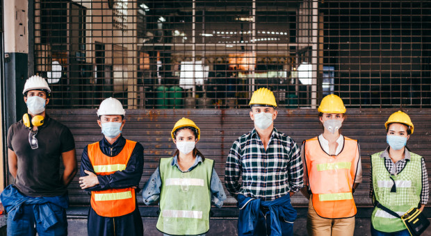 Analitycy Pekao napisali, że styczeń przyniósł spadek przeciętnego zatrudnienia w sektorze przedsiębiorstw o 14,5 tys. (fot. shutterstock) Pekao: do poprawy sytuacji epidemicznej rynek pracy nie ma potencjału do większego odbicia