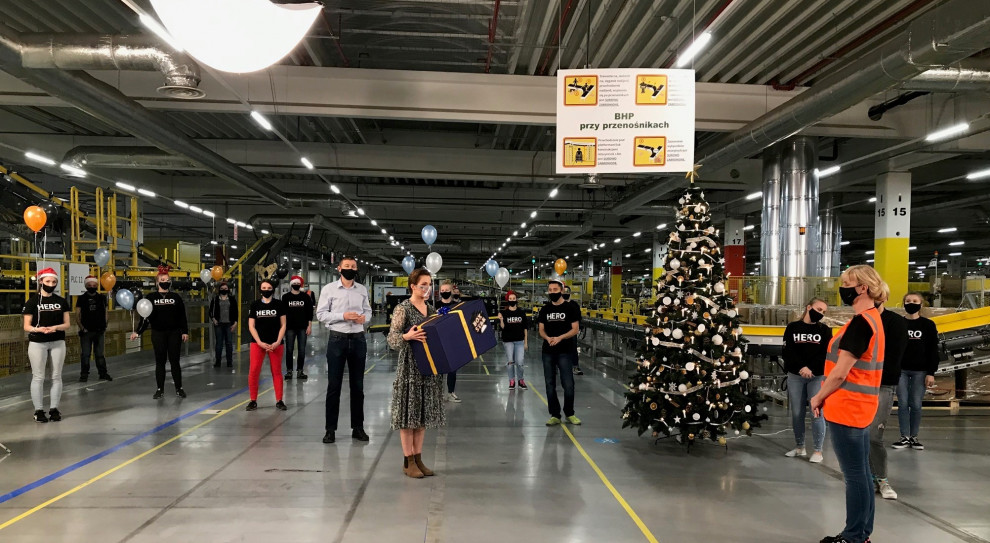 Pracownicy Amazona nominowali swoich kolegów i koleżanki z zespołów, opisując ich dokonania z ostatnich miesięcy (Fot. mat. pras.) Pracownicy Amazona wspierali potrzebujących. Firma nagrodziła ich działania