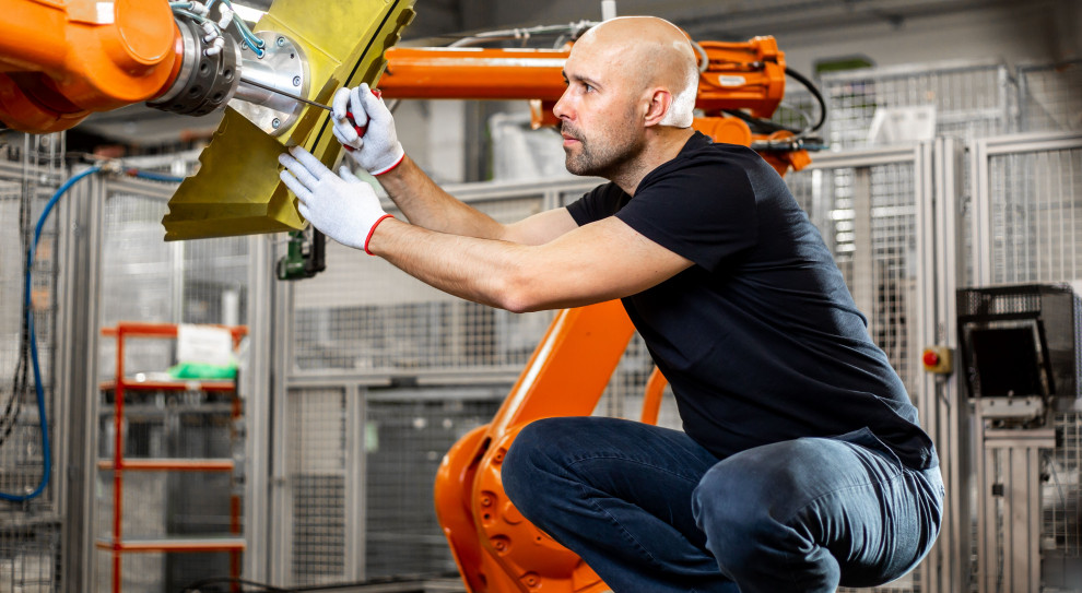 Sienkiewicz zwrócił uwagę na dużą rozpiętość prognoz dotyczącą zasięgu zmian, jakie czekają rynek pracy. Fot. Shutterstock Robotyzacja może znacząco wpłynąć na polski rynek pracy w 2021 roku