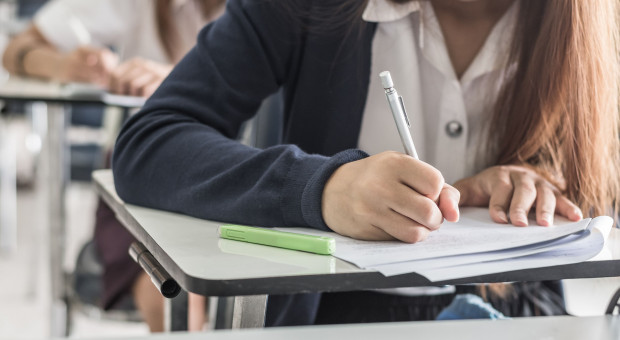 Egzamin zawodowy będzie przeprowadzony zgodnie z sierpniowym harmonogramem (fot. shutterstock) MEN przedstawiło harmonogram egzaminów zawodowych