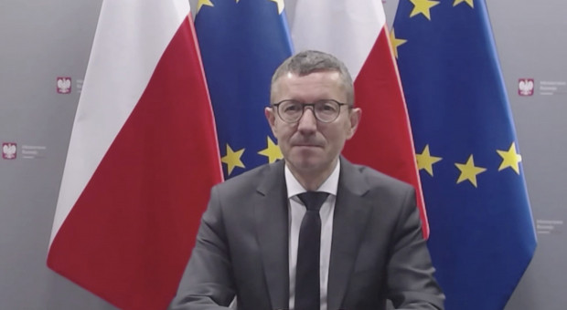 Wiceminister rozwoju, pracy i technologii Robert Tomanek. Fot. PTWP 10 mld zł w drugiej tarczy finansowej dla mikro, małych i średnich firm