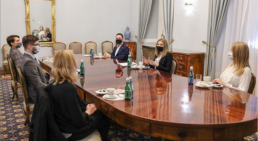 Kinga Duda podczas spotkania z organizacjami młodzieżowymi Fot. Jakub Szymczuk, KPRP Kinga Duda z prezydenckimi doradcami szuka rozwiązań systemowych dot. życia młodych ludzi