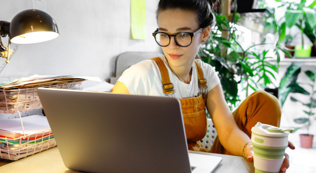 W III kwartale 2020 r. w naszym kraju pracowało 16512 tys. osób w wieku 15 lat i więcej. (Fot. Shutterstock) Ile zostanie z pracy zdalnej? Coraz mniej osób pracuje z domu