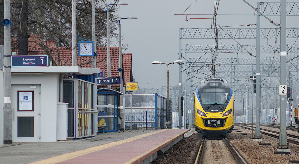 PKP Polskich Linii Kolejowych przekazała już prawie 5 mln zł na wsparcie służby zdrowia w walce z koronawirusem (fot. PKP Polskie Linie Kolejowe) PKP PLK po raz kolejny wsparły walkę z koronawirusem. Przekazały ponad 700 tys. zł