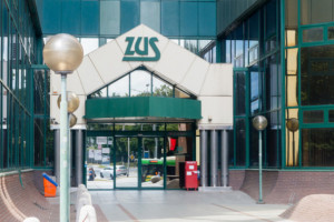 Cała prawda o zarobkach w ZUS-ie. Wiemy, ile zarabiają pracownicy, a ile dyrektorzy