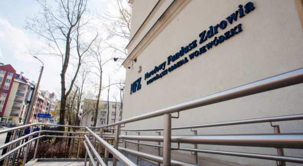 NFZ przekazuje placówkom medycznym należne środki w terminie trzech dni roboczych (fot. shutterstock) NFZ wypłacił dodatkowe wynagrodzenia dla pracowników medycznych