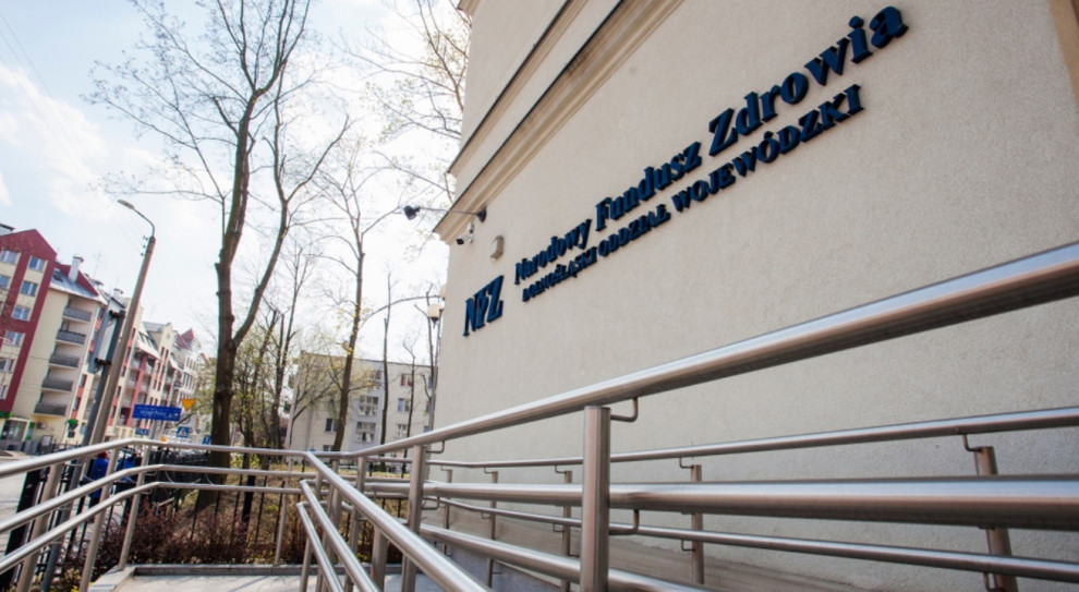 NFZ przekazuje placówkom medycznym należne środki w terminie trzech dni roboczych (fot. shutterstock) NFZ wypłacił dodatkowe wynagrodzenia dla pracowników medycznych