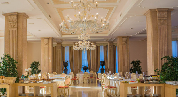Pandemia i związane z nią obostrzenia wprowadzane wiosną i jesienią miały negatywny wpływ na gastronomię i hotelarstwo (fot. pixabay) Badanie: 40 proc. firm z branży gastronomicznej i zakwaterowania w złej sytuacji finansowej