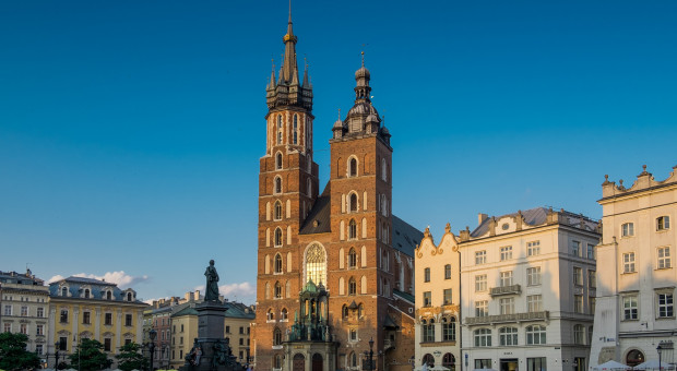 By dotrzeć do "biura" hejnaliści muszą pokonać ponad 270 stopni schodów (Fot. Pixabay) Historyczna zmiana na Wieży Mariackiej? Hejnalistą chce zostać kobieta