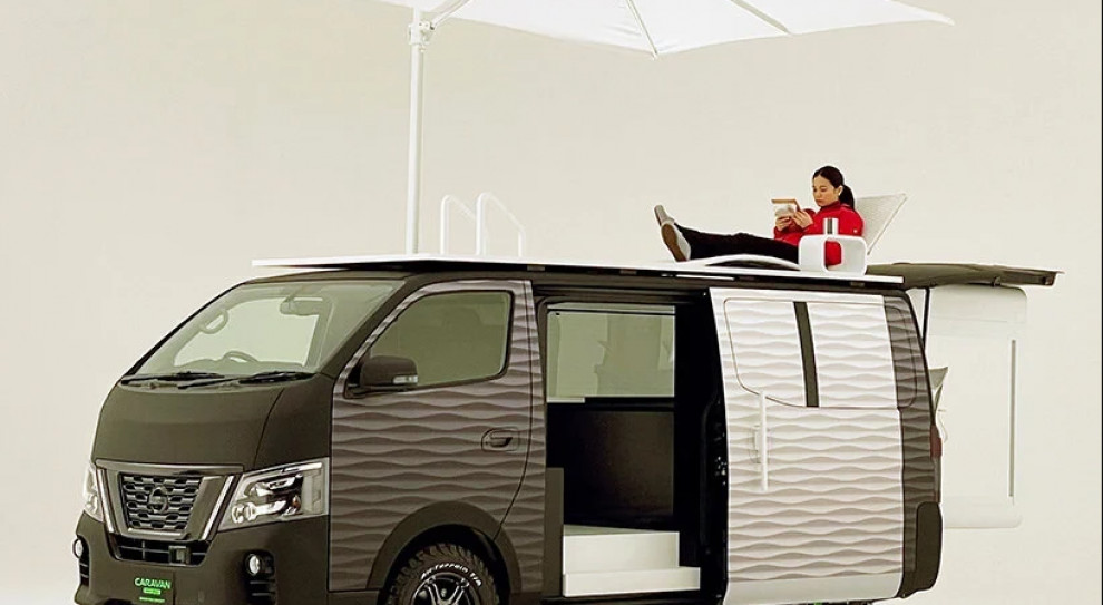 Tak prezentuje się bus do pracy zdalnej (fot. Print screen You Tube) Nissan tworzy nowe trendy i buduje auto... do pracy zdalnej