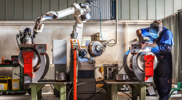Starzenie się społeczeństwa prowadzi do szybszej adaptacji botów i innych cyfrowych technologii (Fot. Shutterstock) Niepokojąca sytuacja demograficzna w Polsce. Roboty mogą pomóc