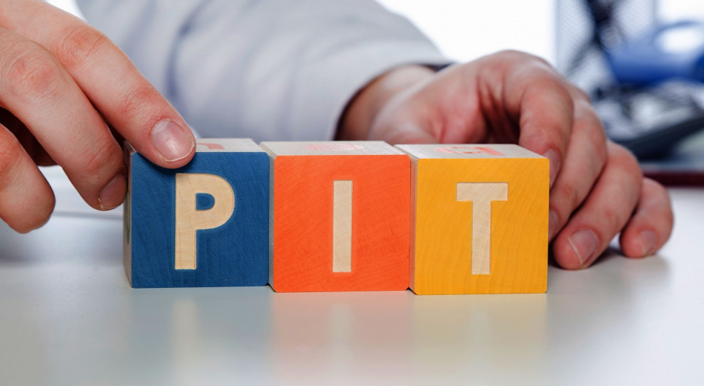 PIT-40A otrzymają emeryci i renciści, którzy przynajmniej w grudniu pobierali świadczenie z ZUS (fot. shutterstock) ZUS wysyła deklaracje PIT za 2020 r. dla emerytów i rencistów