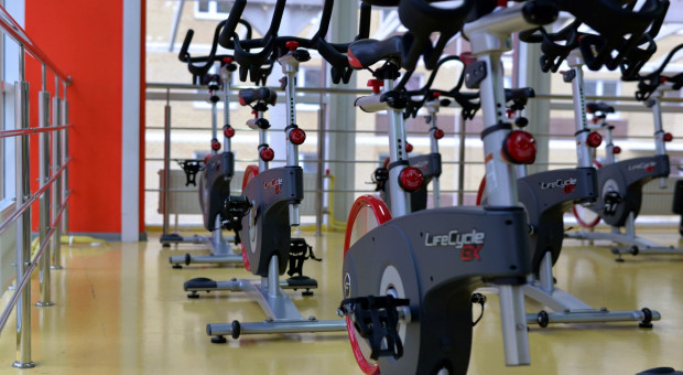 Centra i kluby fitness oraz siłownie rozpoczynają 2021 r. z zadłużeniem przekraczającym 7,7 mln zł. Natomiast zaległości trenerów i instruktorów sportowych sięgają 6,4 mln zł (fot. pixabay) Długi klubów fitness i siłowni przekroczyły 14 mln zł