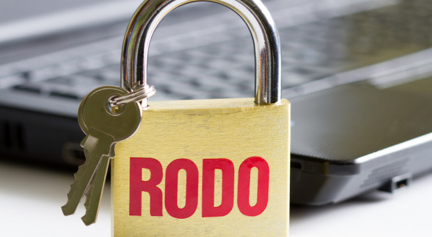 Mimo, iż nowe zasady przetwarzania danych osobowych funkcjonują już od 2018 roku, pewne aspekty nadal budzą wątpliwości interpretacyjne. (Fot. Shutterstock) Nowy poradnik o RODO. Nowe przykłady, więcej zagadnień