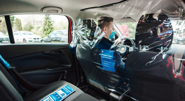 Wszyscy kierowcy Ubera, niezależnie od wieku, będą uprawnieni do pensji minimalnej (fot. mat. pras.) Uber musiał się ugiąć. Uznał kierowców za pracowników