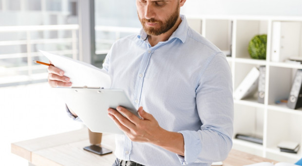 Dodatkowy urlop ma dotyczyć tylko niektórych pracowników Państwowej Inspekcji Pracy (fot. Shutterstock) Pracownicy PIP mogą zyskać dodatkowy urlop