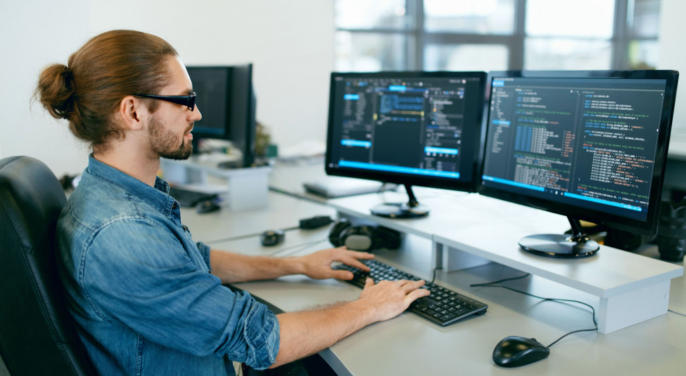 Rządowy program przyciąga do Polski białoruskich programistów (fot. Shutterstock, Inc.) Specjaliści IT z Białorusi coraz częściej wybierają Polskę