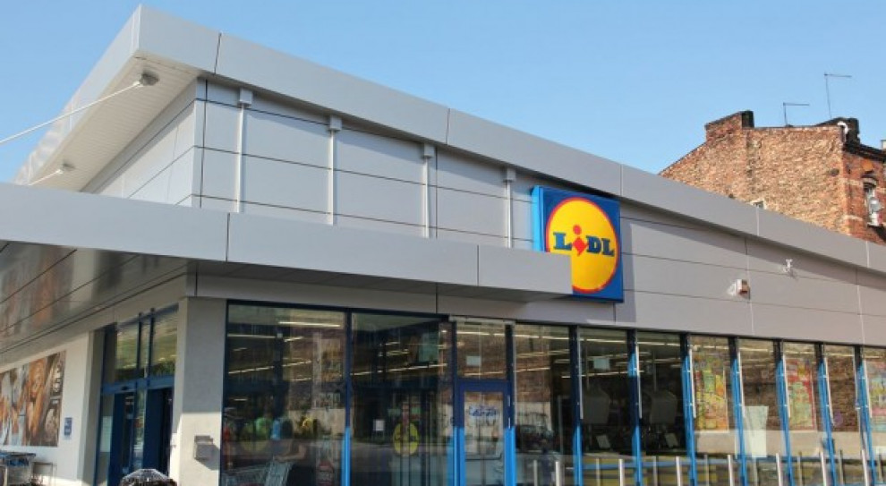Sieć Lidl Polska informowała, że w najbliższych miesiącach stworzy ponad 2,6 tys. nowych miejsc pracy (fot. Shutterstock) Lidl chce zatrudnić 2,6 tys. osób. Rusza z kolejną kampanią