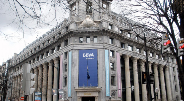 Siedziba Banco Bilbao Vizcaya Argentaria (BBVA) w Bilbao (fot. Zarateman/Wikipedia/CC0) Hiszpanie zwalniają. Z pracą pożegnają się tysiące osób