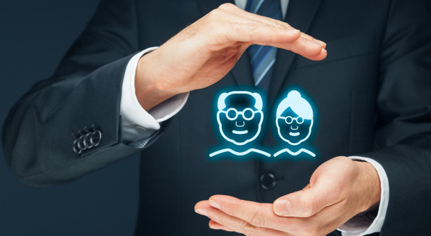 Emerytura minimalna wyniesie nieco ponad 1250 zł (fot. shutterstock) Państwo wyda 22 mld zł na 13. i 14. emeryturę w 2021 r.