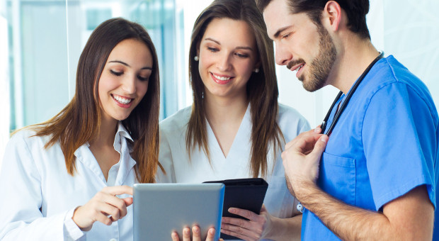 Rzecznik Praw Pacjenta będzie szkolić personel medyczny ze znajomości przepisów (fot. shutterstock) Personel medyczny zostanie przeszkolony m.in. z praw pacjenta