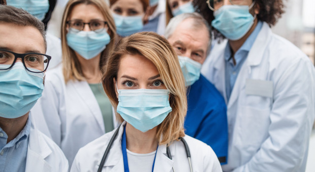 Minister zdrowia odwołał wszystkie egzaminy pisemne i ustne w dziedzinach medycyny (fot. shutterstock) Okręgowa Izba Lekarska: Decyzja o odwołaniu egzaminów niezrozumiała i niebezpieczna