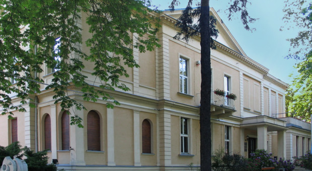 Rektorat PWSFTviT w Łodzi (fot. HuBar/WIkipedia/CC BY-SA 2.5) Skandal w łódzkiej "filmówce". Aktorka oskarża wykładowców o przemoc