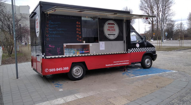 Przy ul. Zawiszy Czarnego w Gdyni od 10 kwietnia parkuje specjalny foodtruck (fot. Dobre Miejsce/Facebook) W Gdyni zaparkowało wyjątkowe "Dobre Miejsce"