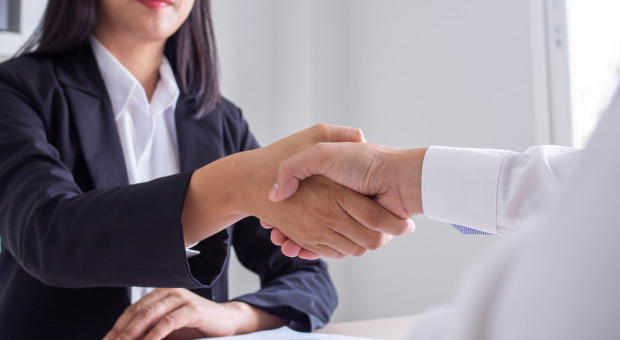 Nowelizacja Kodeksu pracy ma wdrożyć do polskiego prawa unijne rozwiązania m.in. dotyczące zatrudnienia. (Fot. Shutterstock) Ważne zmiany w umowach o pracę. Zobacz, co się zmieni od nowego roku