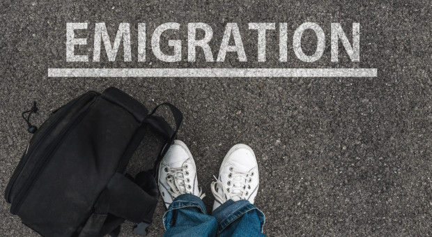 Spadek jest spowodowany głównie niższym napływem gotówki z Wielkiej Brytanii (fot. shutterstock) Mniej pieniędzy od emigrantów