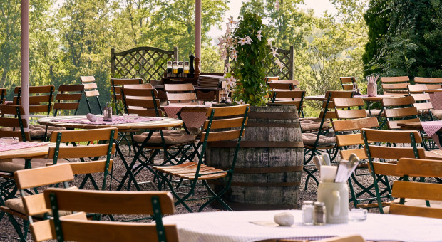 45,3 proc. badanych uważa, że rząd powinien najszybciej otworzyć gastronomię serwującą dania i napoje na zewnątrz (fot. pixabay) Polacy chcą otwarcia gastronomii