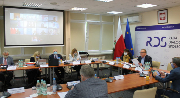 Radę Dialogu Społecznego ustanowił Prezydent RP 22 października 2015 r. (Fot. rds.gov.pl) Pracodawcy i związkowcy chcą wzmocnić dialog społeczny w KPO