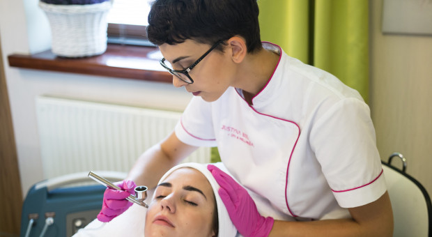 Sektor beauty obawia się jednak ostrego hamowania wraz z nadejściem jesieni. fot. Pixabay Ta branża ma teraz okres żniw, który szybko się może skończyć
