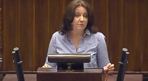 Posłanka PiS Joanna Lichocka (Fot. youtube.com) Lichocka: jeśli chcemy, by powiększała się klasa średnia, musimy rozwiązać problem tzw. śmieciówek