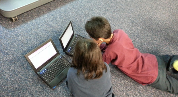Dzieci byłych pracowników PGR dostaną komputery i dostęp do internetu