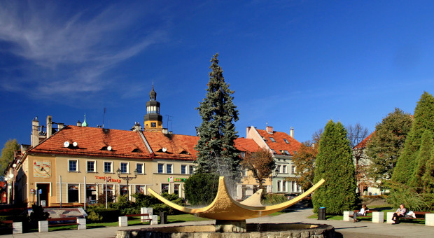 Rynek w Wodzisławiu Śląskim (fot. Hons084/Wikimedia Commons/CC BY-SA 4.0) Nowa fabryka w Wodzisławiu Śląskim da pracę tysiącowi osób