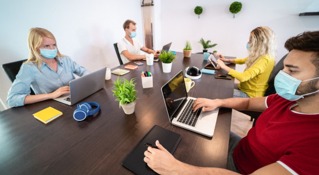 Wysokość minimalnego wynagrodzenia za pracę określana jest corocznie. (Fot. Shutterstock) Rząd zajmie się wysokością płacy minimalnej w 2022 roku