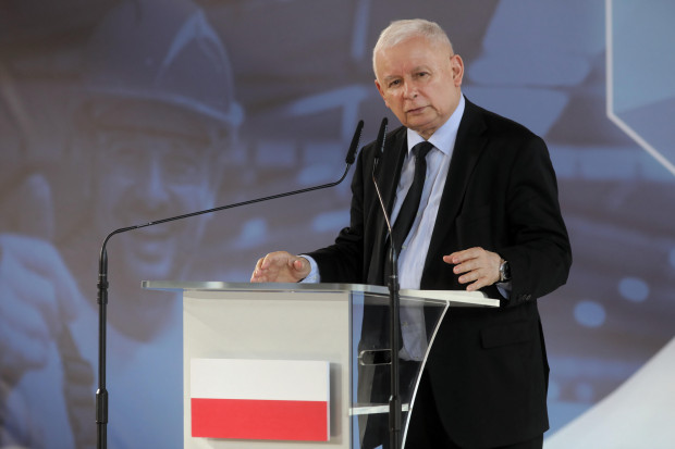 PiS mówi o walce ze śmieciówkami, a te w państwowych spółkach mają się świetnie