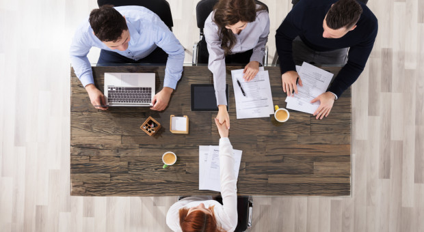 Odsetek firm zamierzających utrzymać zatrudnienie na niezmienionym poziomie jest o 7 pkt. proc. wyższy niż w ubiegłym kwartale (fot. Shutterstock) Ubyło firm planujących rekrutacje pracowników