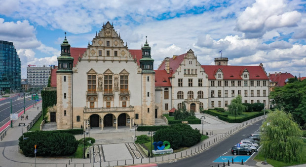 Uniwersytet im. Adama Mickiewicza (fot. wikipedia.org/Krzysztof Duda) Mają już 13 pracowników w kosmosie. Zapewniają, że to nie koniec