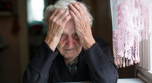 Na koniec grudnia 2021 roku 337,6 tys. osób pobierało tzw. emeryturę głodową. (Fot. Shutterstock) Bieda zajrzała im w oczy. Gigantyczny wzrost liczby osób na głodowej emeryturze