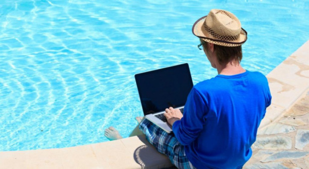 Praca zdalna z innego kraju jest sporym wyzwaniem dla pracodawców. (Fot. Shutterstock) Praca zdalna a podatki. Poważne problemy na horyzoncie