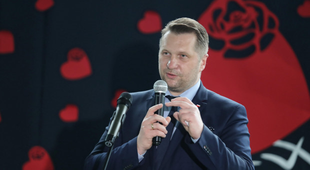 Minister edukacji i nauki Przemysław Czarnek (fot. PAP/Roman Zawistowski) Chcą dymisji ministra i życzą uczniom "wakacji wolnych od Przemysława Czarnka"