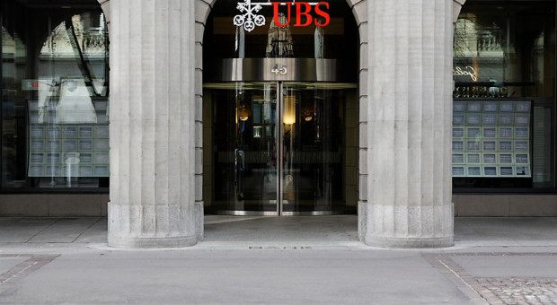 Bank UBS nie wyznaczył terminu powrotu pracowników do biura (Fot. Shutterstock) Największy szwajcarski bank stawia na pracę hybrydową
