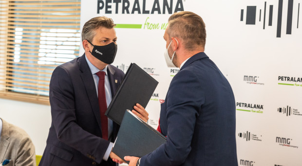 Podpisanie listu intencyjnego, na zdjęciu prezydent Mariusz Wołosz i prezes MMG Rafał Szostok (fot. UMB) Strefa Rozwoju Inwestycji i Aktywizacji Zawodowej na terenach dawnej huty