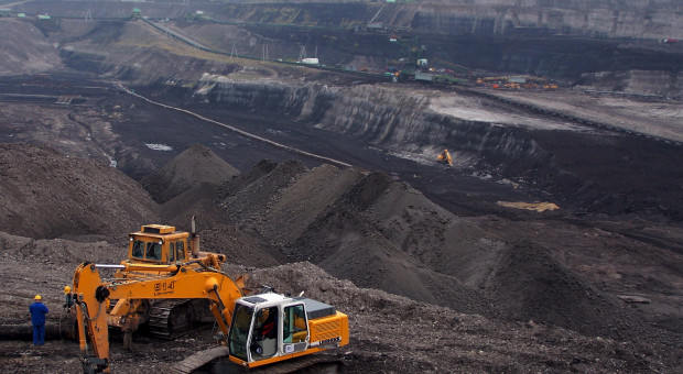 Kopalnia węgla brunatnego Turów (fot. Anna Uciechowska/Wikipedia/CC BY-SA 3.0) Jest data podpisania umowy społecznej w sprawie transformacji energetyki i górnictwa