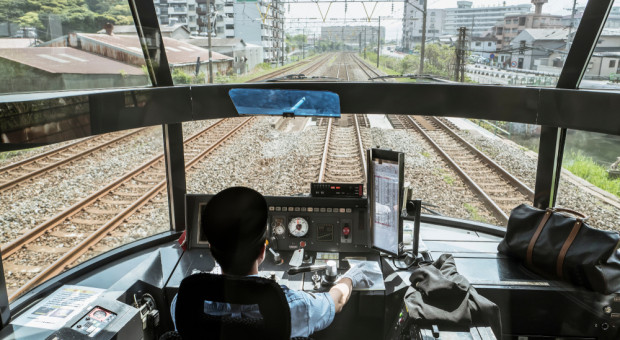 Po wejściu w życie noweli nastąpi rozdzielenie funkcji szkolenia i egzaminowania maszynistów. (Fot. Shutterstock) Będzie trudniej zostać maszynistą. Poprzeczkę ustawią wysoko